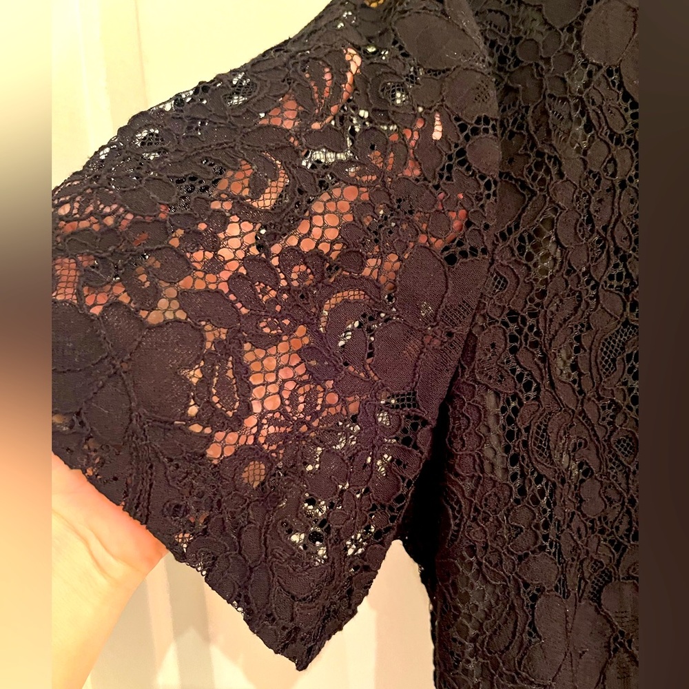Easy & timeless black lace lined shift dress